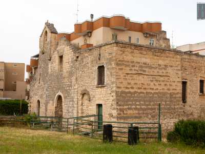 Infine c�� il corpo di destra, il pi� �moderno�: creato nel 1748 per ospitare una casa colonica, si presenta ben squadrato con una porticina rettangolare e due finestrelle di cui una murata